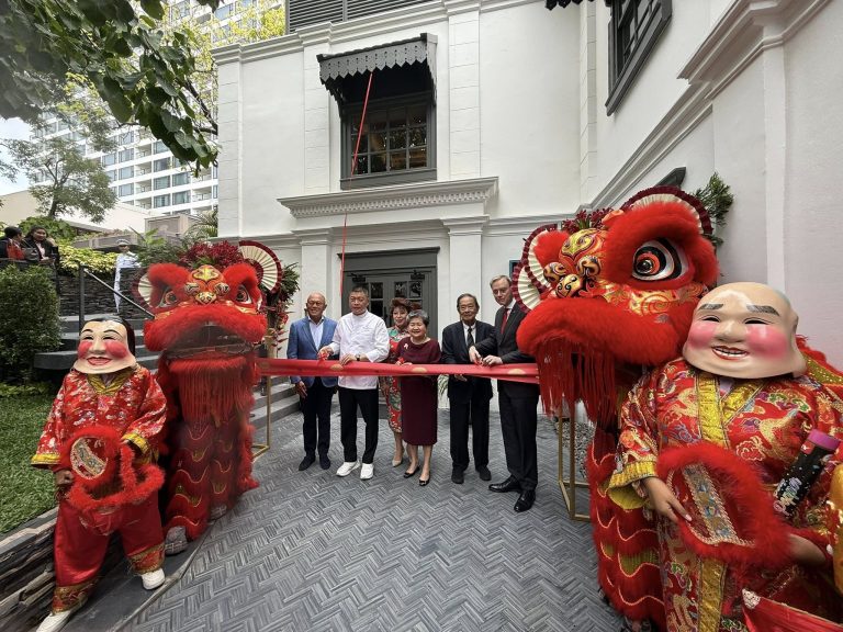 การแสดงเชิดสิงโตเปิดร้านอาหารจีน โรงแรมแมนดาริน โอเรียนเต็ล