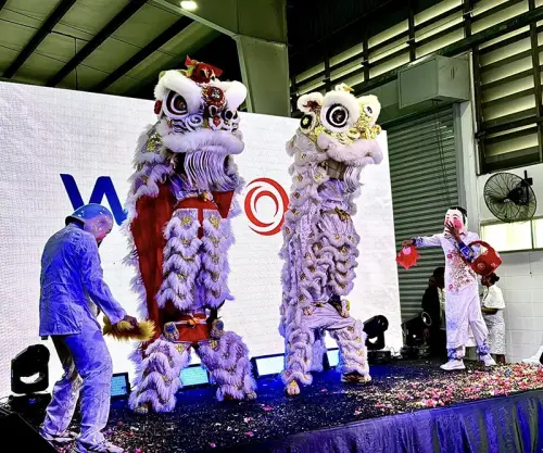 สิงโตเปิดโรงงานอมตะนคร