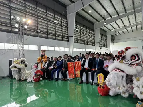 เชิดสิงโตเปิดโรงงาน